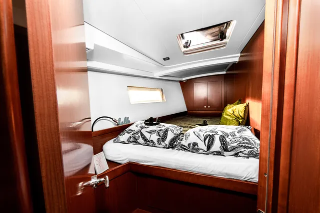 Cabin on Diana, a Beneteau Oceanis 45 sailboat at Grad Šibenik, Croatia