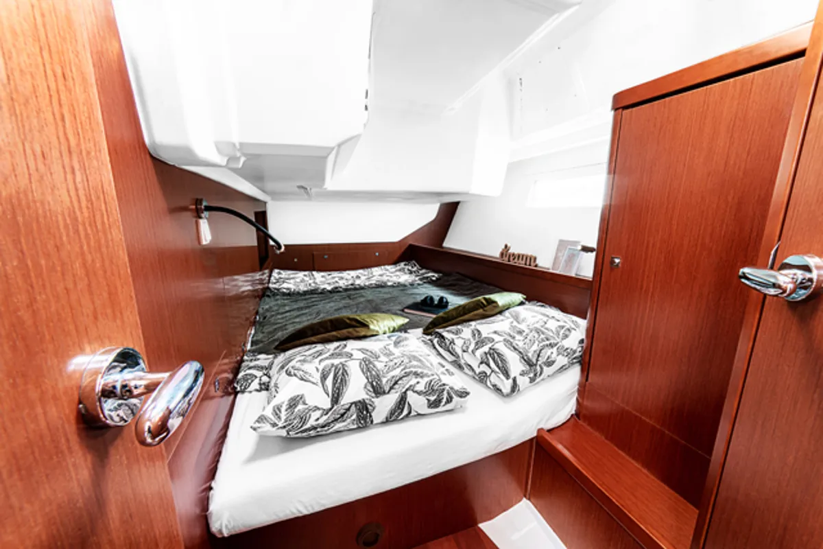Cabin on Diana, a Beneteau Oceanis 45 sailboat at Grad Šibenik, Croatia