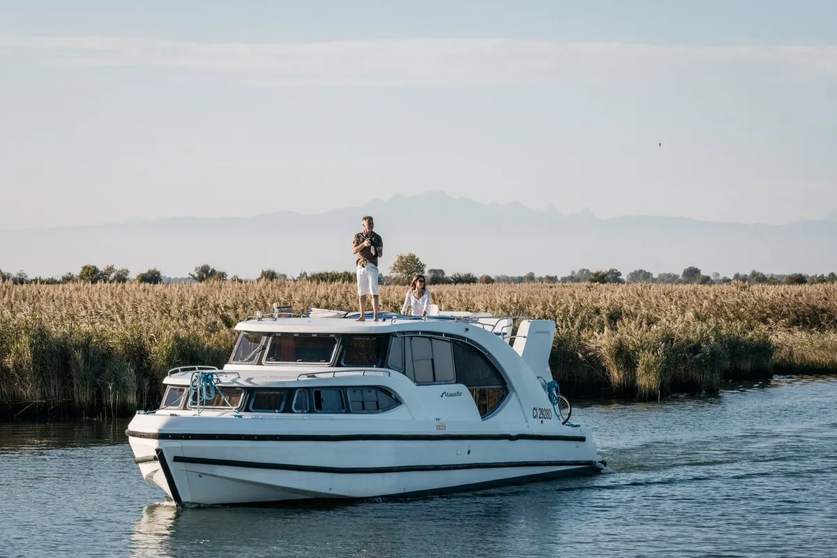 01, a Houseboat Holidays Italia S.R.L. Minuetto 6 motor yacht at Casier, Italy