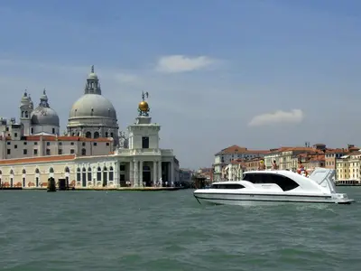01, a Houseboat Holidays Italia S.R.L. Minuetto 6 motor yacht at Casier, Italy