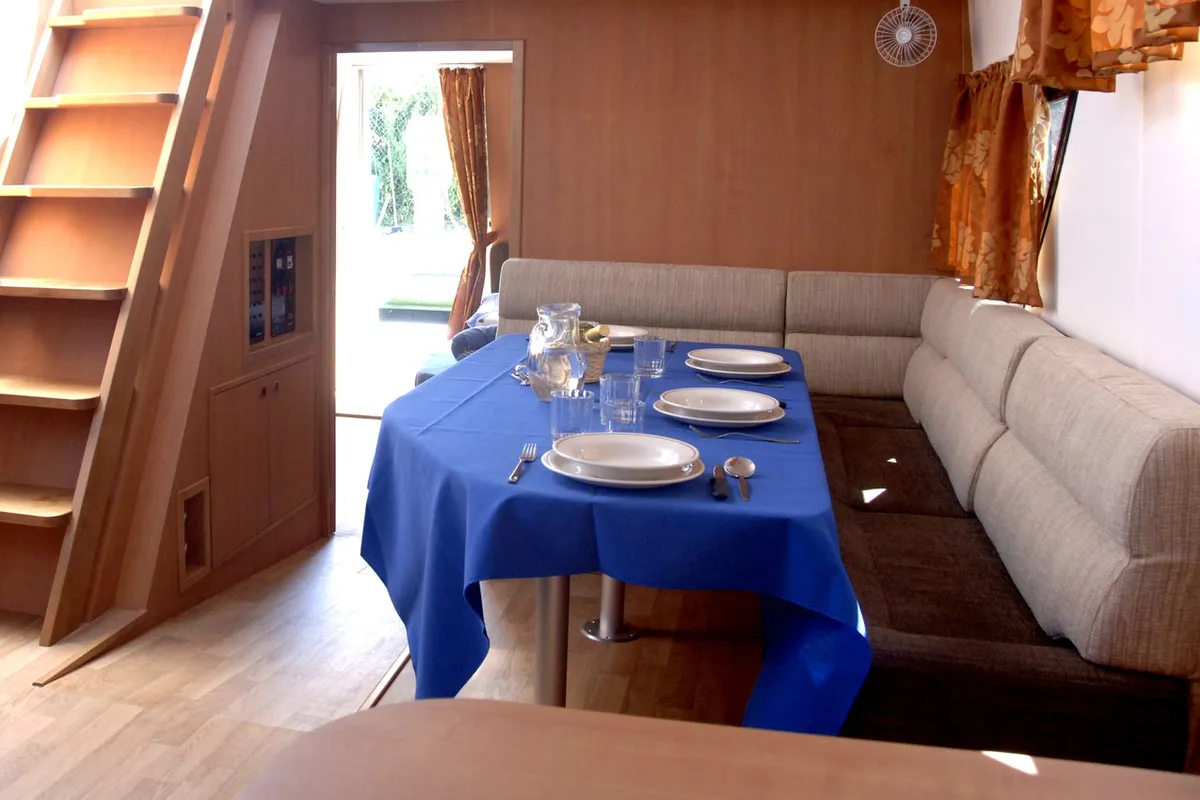 01, a Houseboat Holidays Italia S.R.L. Minuetto 6 motor yacht at Casier, Italy