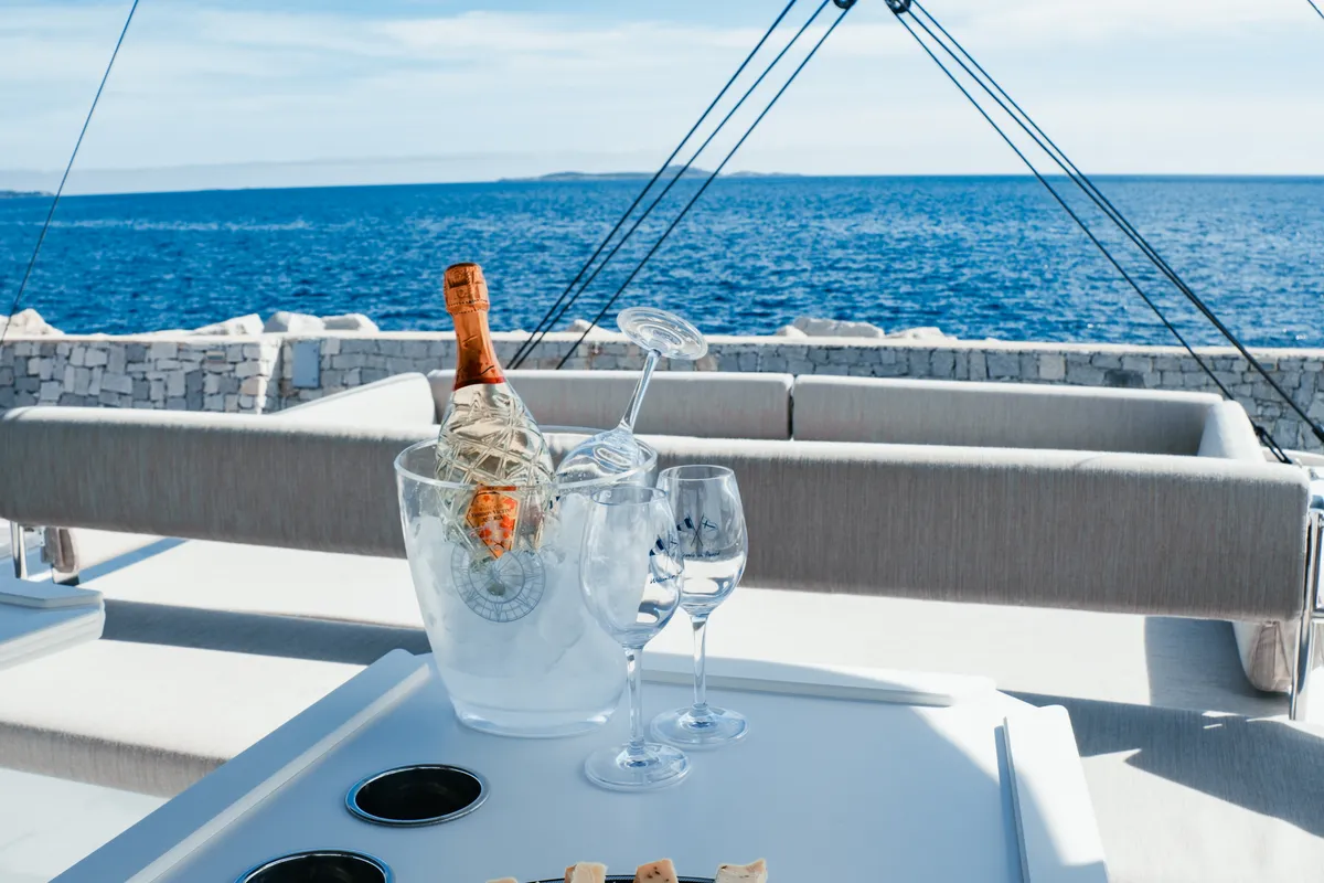 Deck of Alfa.bm2, a Bali 5.4 catamaran at Tonnarella, Italy