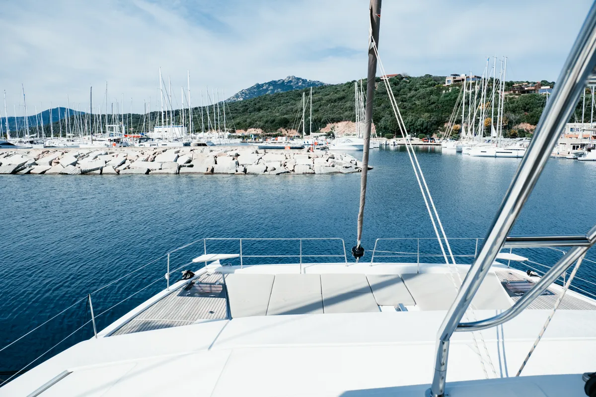 Deck of Alfa.bm2, a Bali 5.4 catamaran at Tonnarella, Italy