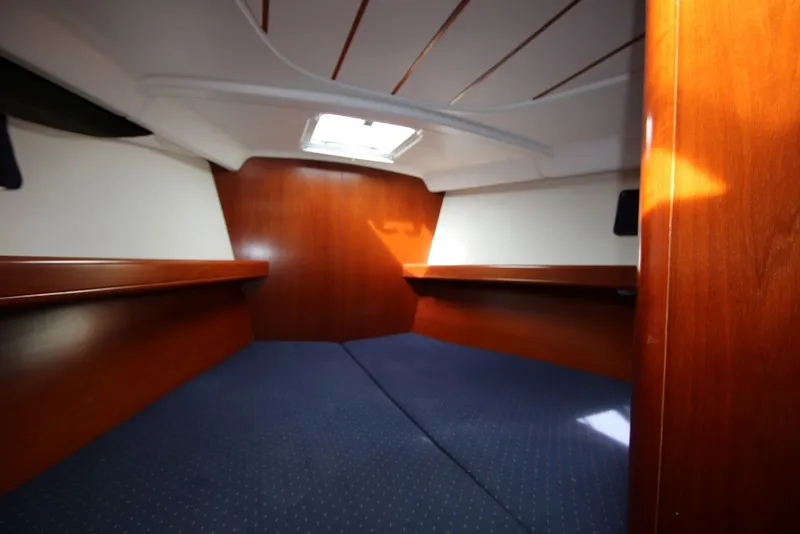 Cabin on Valentina, a Beneteau Oceanis 473 sailboat at Orbetello, Italy