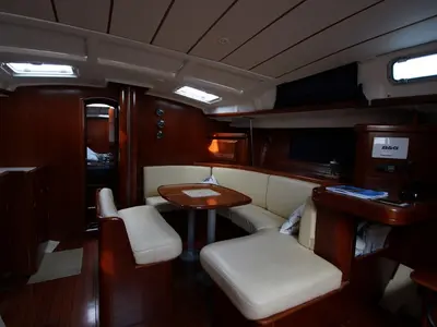Salon of Valentina, a Beneteau Oceanis 473 sailboat at Orbetello, Italy