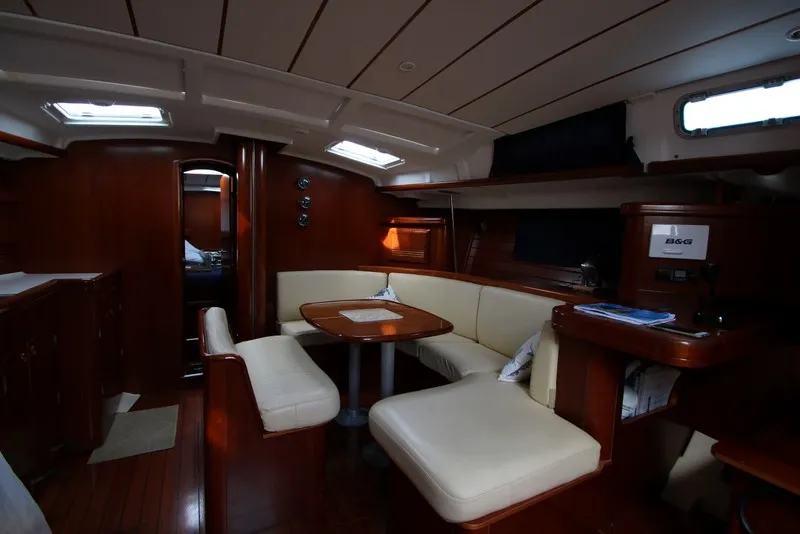 Salon of Valentina, a Beneteau Oceanis 473 sailboat at Orbetello, Italy
