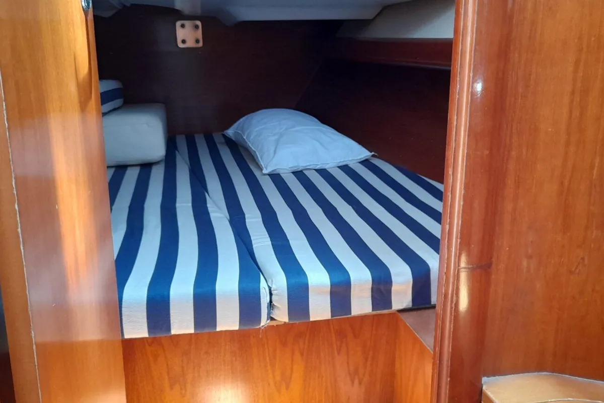 Cabin on Fiji, a Beneteau Oceanis 393 sailboat at Pylos, Greece