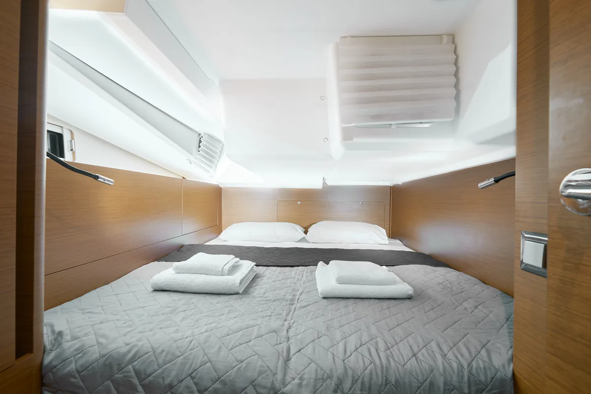 Cabin on Nymeria, a Jeanneau Sun Odyssey 440 sailboat at Athens, Greece
