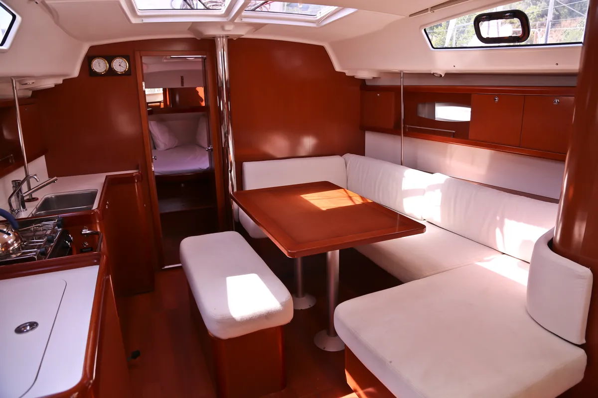 Salon of Thalassa, a Beneteau Oceanis 40 sailboat at Volos, Greece