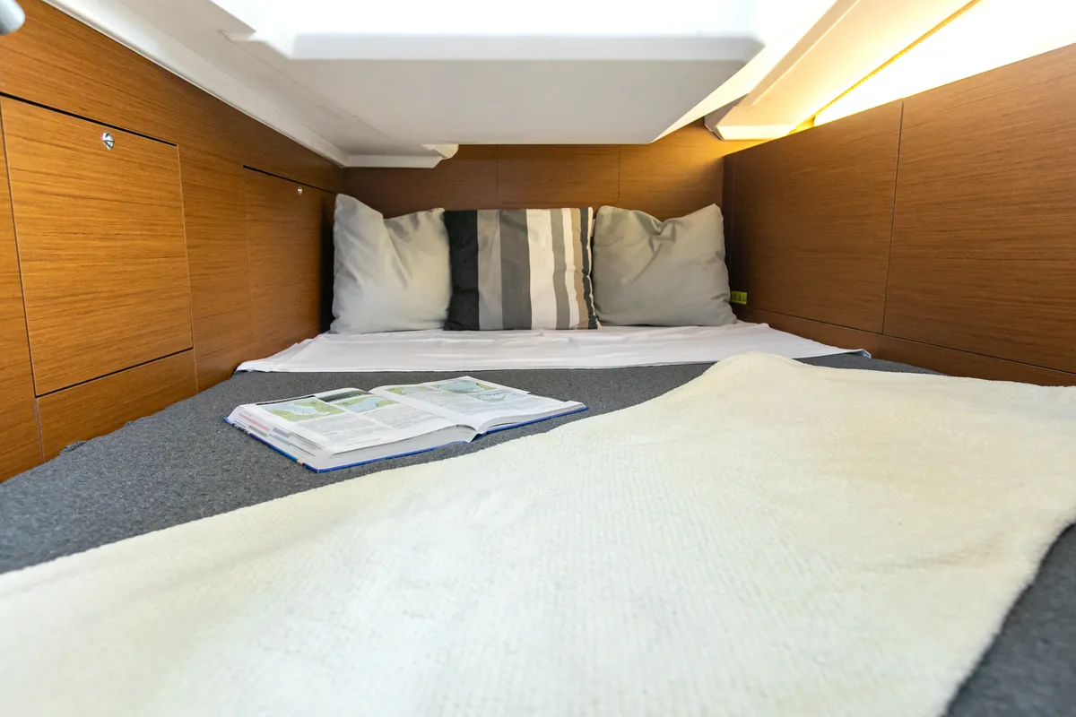 Cabin on Artemis, a Jeanneau Sun Odyssey 410 sailboat at Volos Municipality, Greece