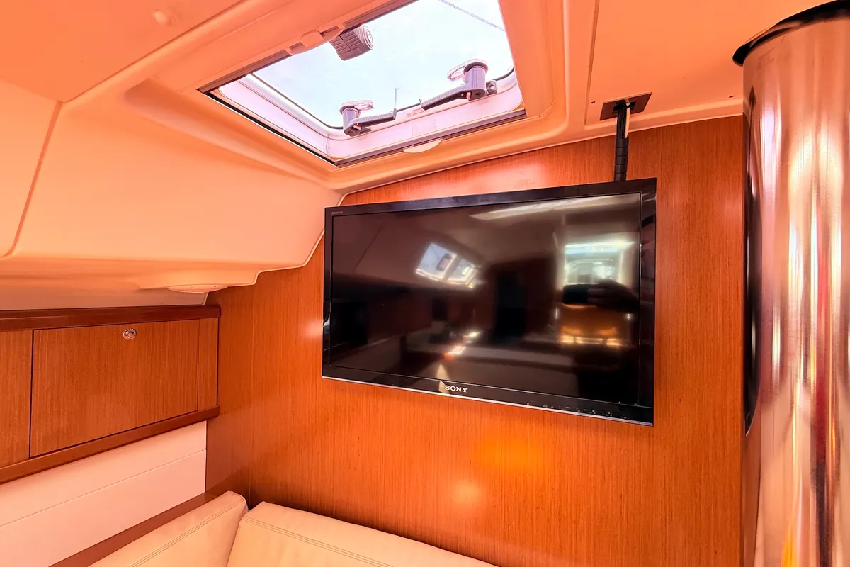 Salon of Juliette, a Beneteau Oceanis 46 sailboat at Općina Sukošan, Croatia