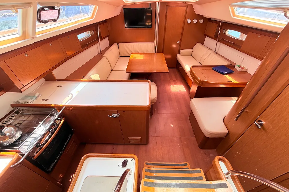 Salon of Juliette, a Beneteau Oceanis 46 sailboat at Općina Sukošan, Croatia