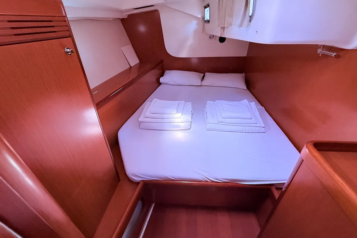 Cabin on Juliette, a Beneteau Oceanis 46 sailboat at Općina Sukošan, Croatia