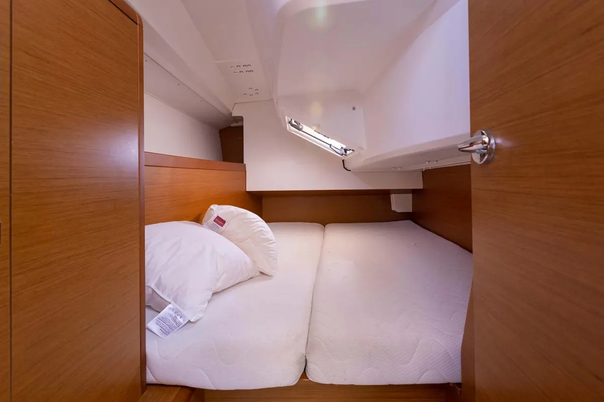 Cabin on In The Mood, a Jeanneau Sun Odyssey 349 sailboat at Figari/Golfo Aranci, Italy