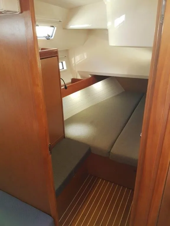Cabin on Lola, a Bavaria Cruiser 40 sailboat at Volos Municipality, Greece