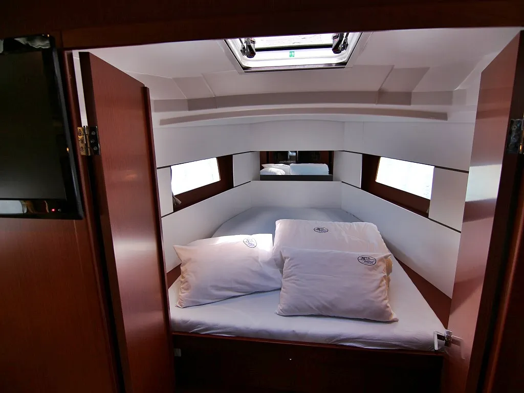 Cabin on Ariela, a Beneteau Oceanis 38.1 sailboat at Sukošan, Croatia