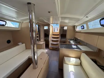 Salon of Targa, a Beneteau Oceanis 41.1 sailboat at Castelló d'Empúries, Spain