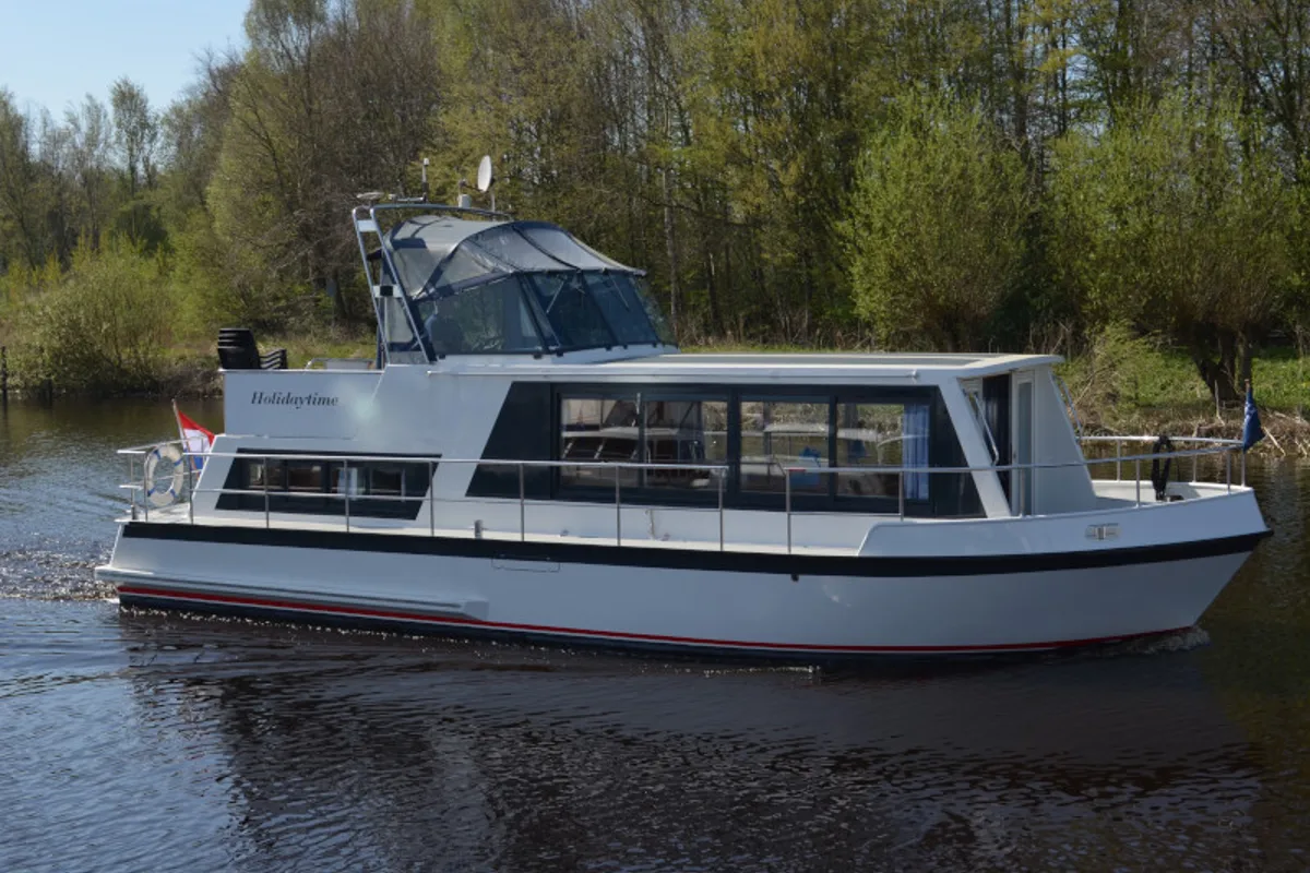 Exterior view of Holidaytime, a De Drait Safari Houseboat 1200 motorboat at Drachten, Netherlands