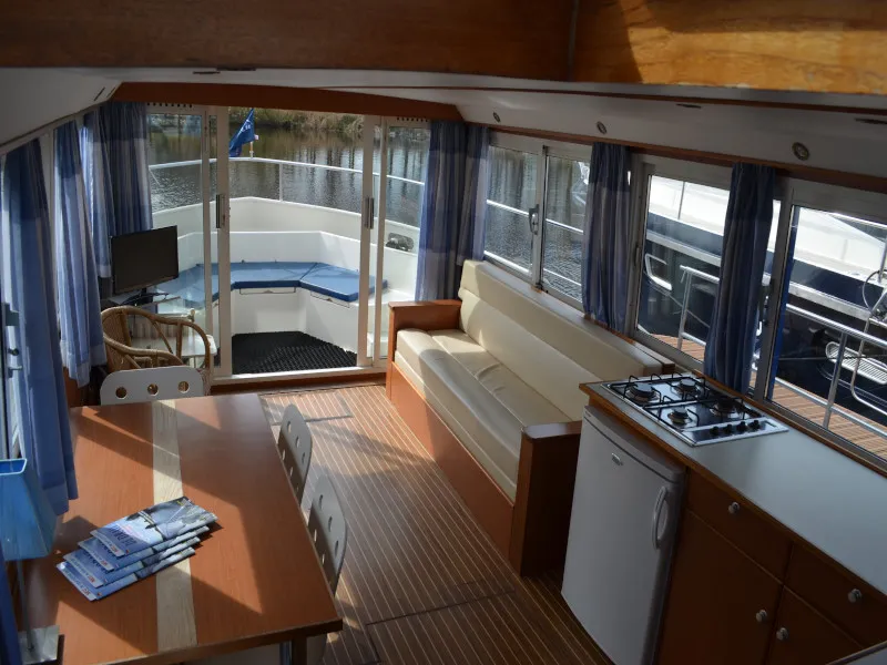 Salon of Holidaytime, a De Drait Safari Houseboat 1200 motorboat at Drachten, Netherlands