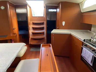 Salon of Elisa, a Beneteau Oceanis 46.1 sailboat at Procida, Italy