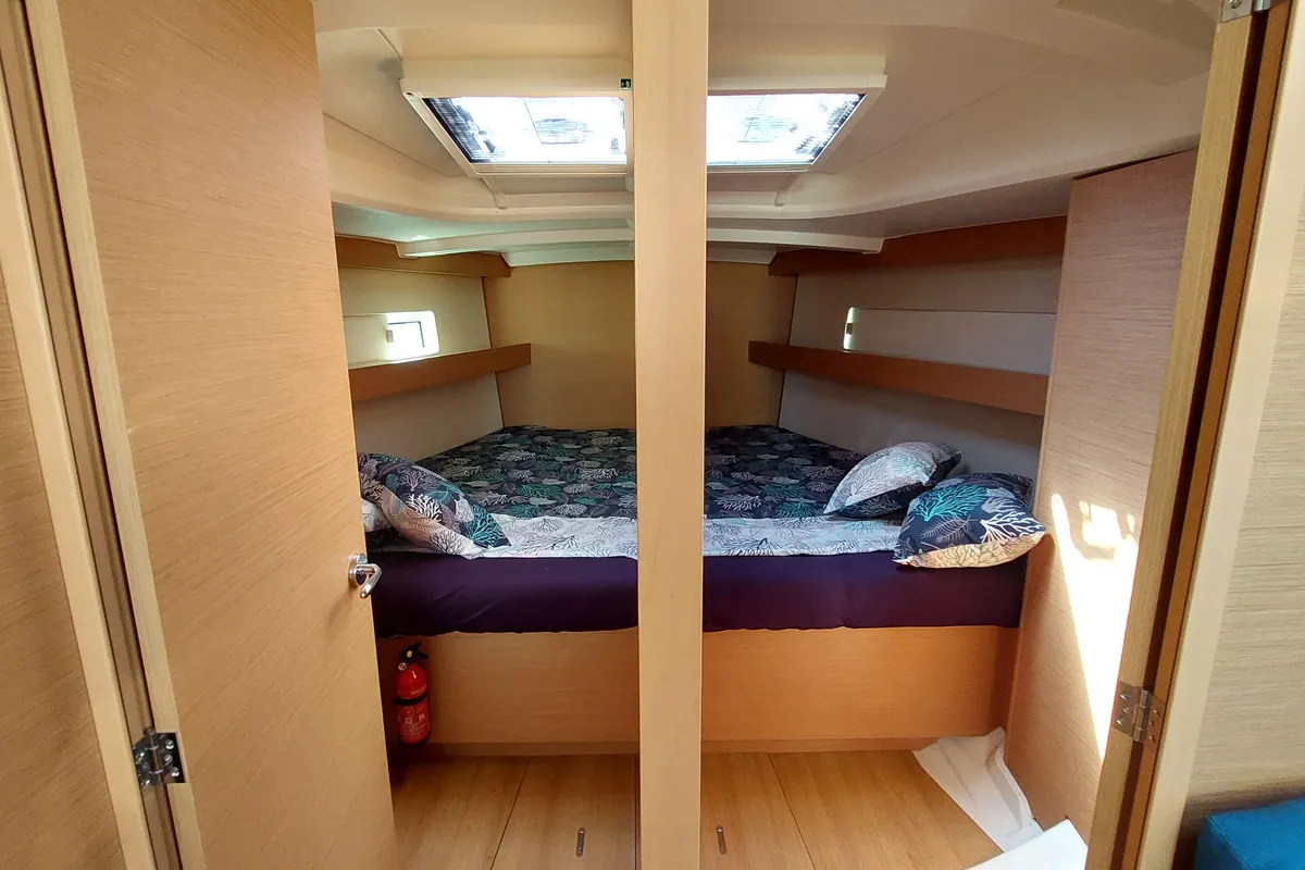 Cabin on Aquilante, a Jeanneau Sun Odyssey 440 sailboat at Rosignano Solvay, Italy
