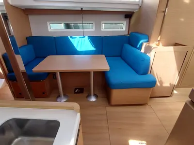 Salon of Aquilante, a Jeanneau Sun Odyssey 440 sailboat at Rosignano Solvay, Italy