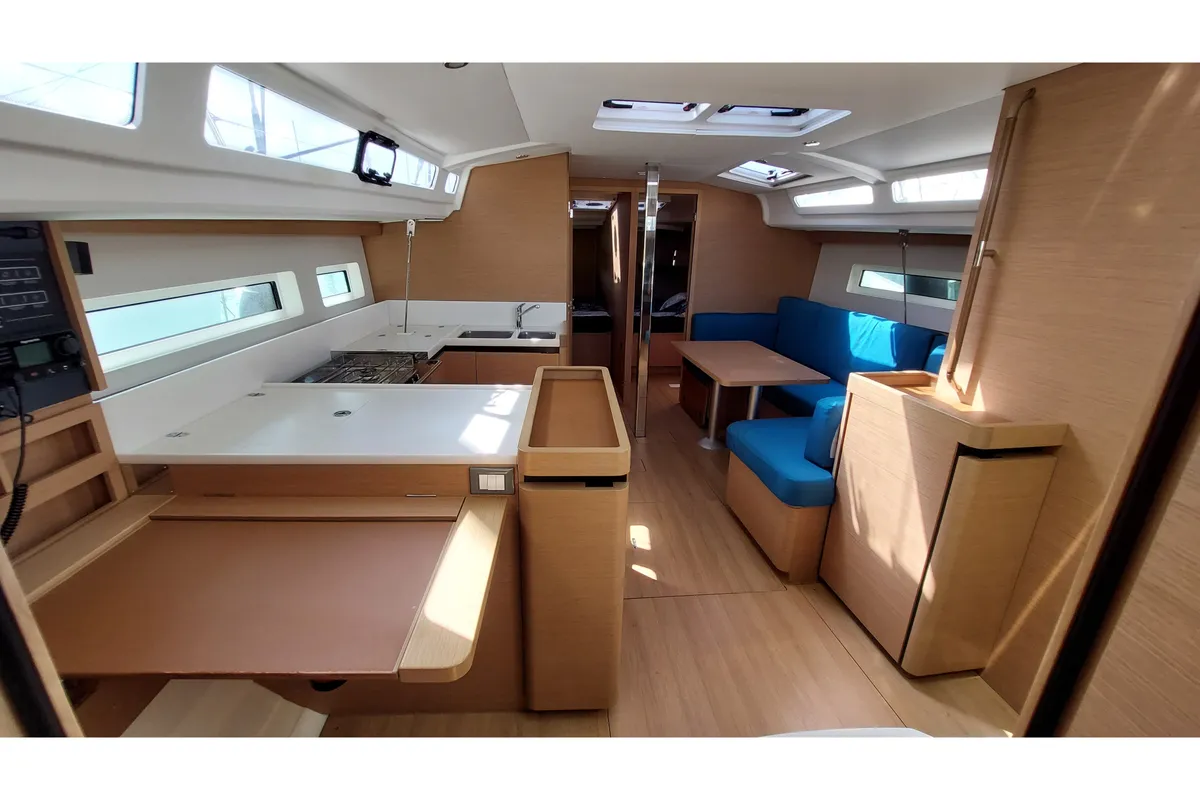 Salon of Aquilante, a Jeanneau Sun Odyssey 440 sailboat at Rosignano Solvay, Italy
