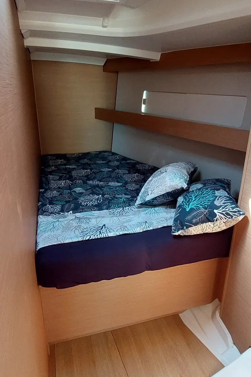 Cabin on Aquilante, a Jeanneau Sun Odyssey 440 sailboat at Rosignano Solvay, Italy