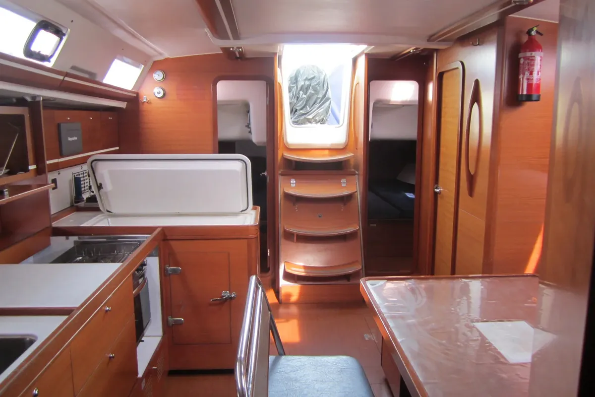 Salon of Monarque, a Dufour 445 Grand Large sailboat at Saint-Cast-le-Guildo, France