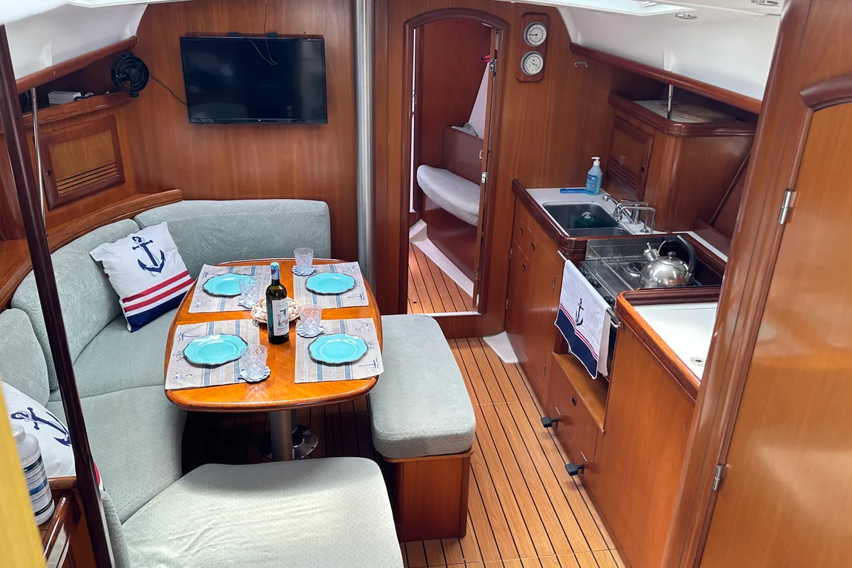 Salon of ARGO, a Beneteau Oceanis 393 sailboat at Athens, Marina Delta Kallithea, Greece