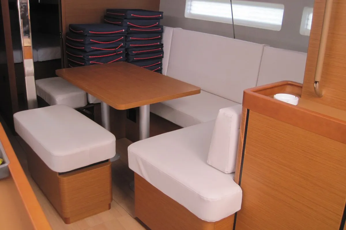 Salon of Enrica, a Jeanneau Sun Odyssey 440 sailboat at Capo d'Orlando, Italy
