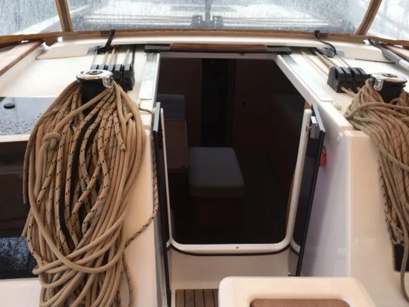 Salon of Aquilo, a Dufour 460 GL sailboat at Tonnarella, Italy