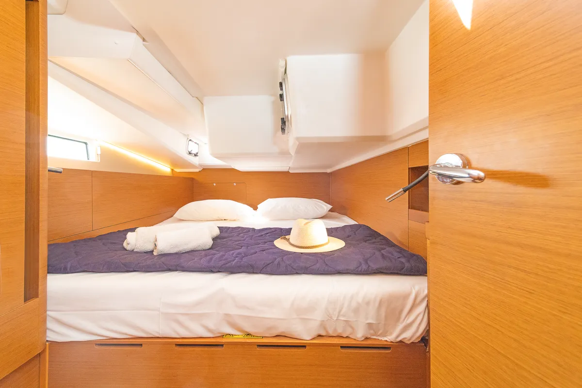 Cabin on Funsea, a Jeanneau Sun Odyssey 490 sailboat at Kontokali, Greece