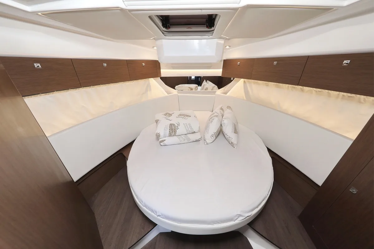 Cabin on Raptor, a Jeanneau Merry Fisher 1095 Fly motorboat at Grad Biograd na Moru, Croatia