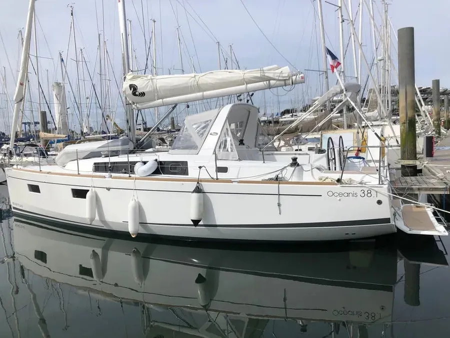Exterior view of Lisboa, a Beneteau Oceanis 38.1 sailboat at Kerners, France
