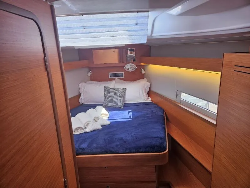 Head on Sunshine Daydream, a Dufour 430 sailboat at Charlotte Amalie, United States