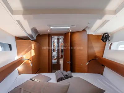 Cabin on Nizza, a Jeanneau Sun Odyssey 449 sailboat at Capo d'Orlando, Italy