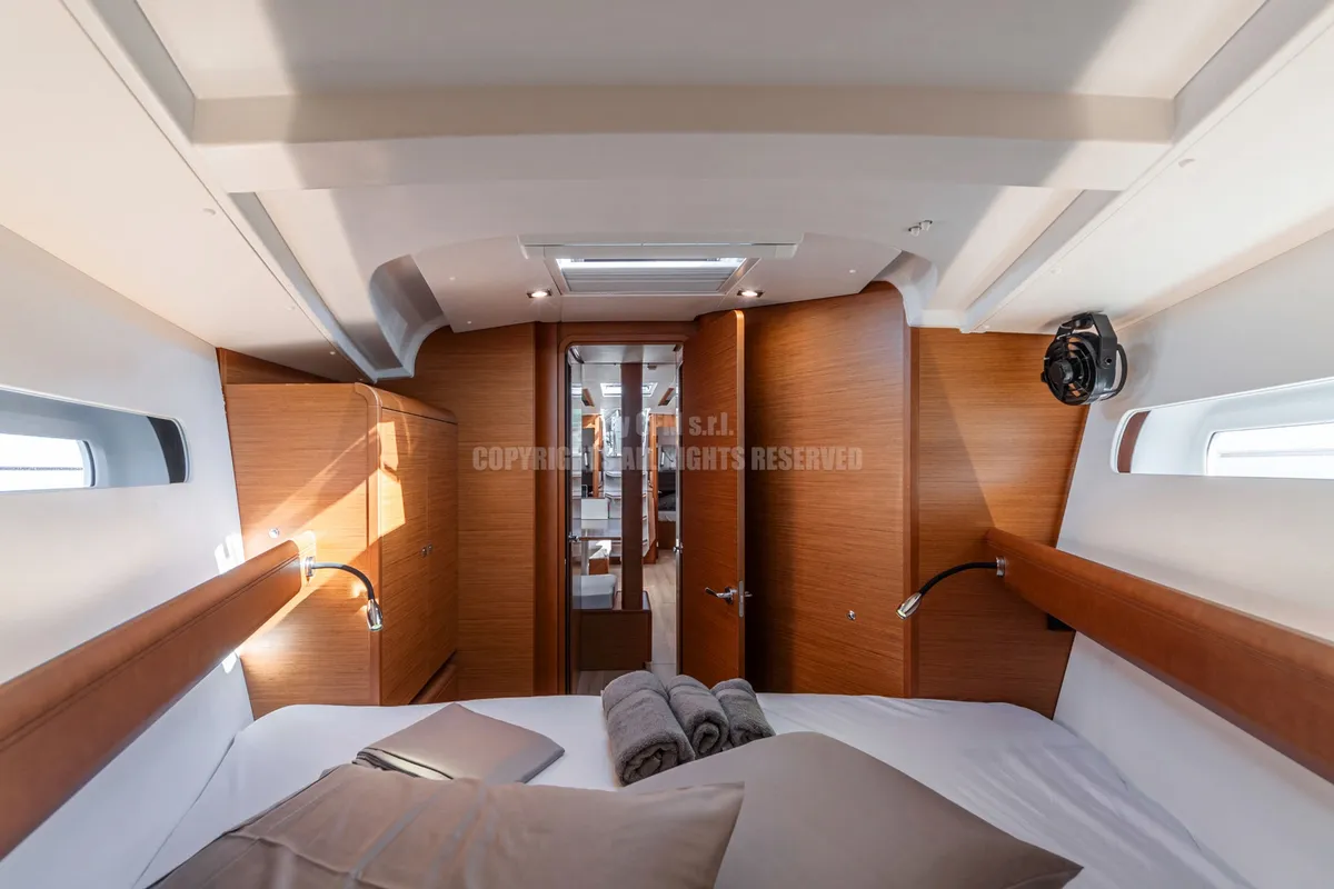 Cabin on Nizza, a Jeanneau Sun Odyssey 449 sailboat at Capo d'Orlando, Italy