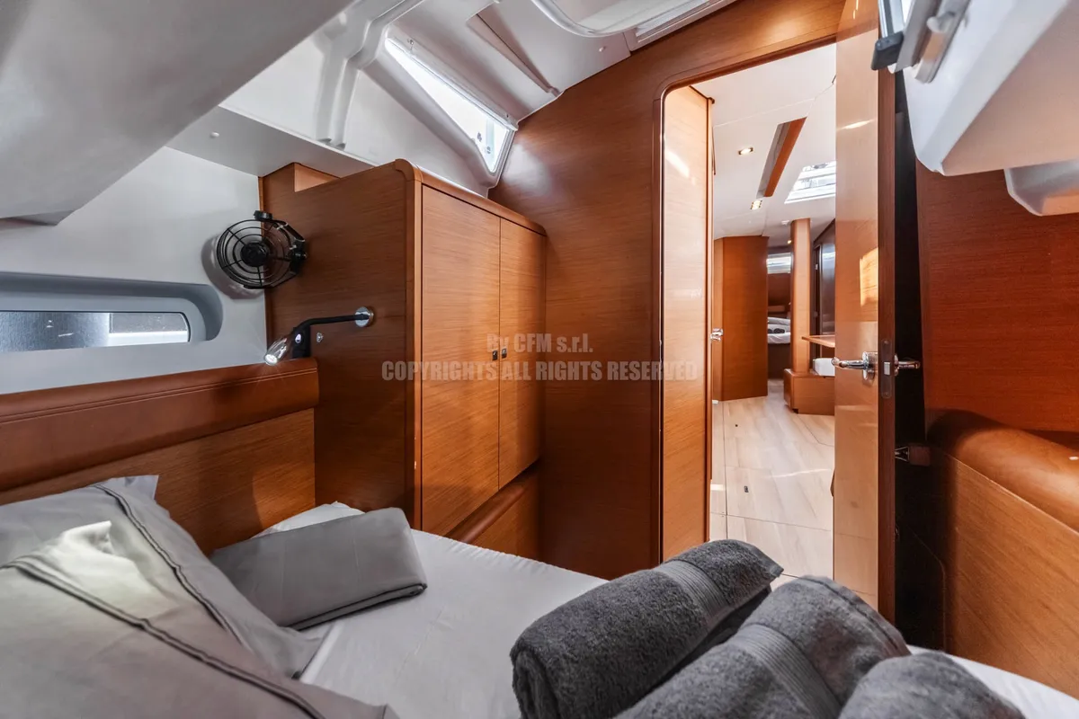 Cabin on Nizza, a Jeanneau Sun Odyssey 449 sailboat at Capo d'Orlando, Italy