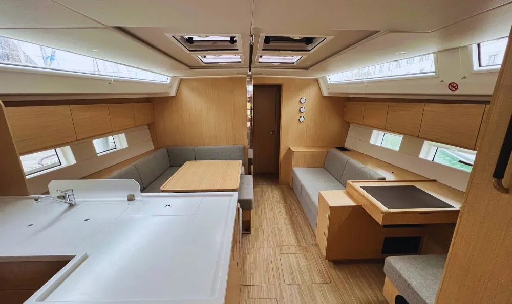 Salon of MALENA, a Bavaria C50 sailboat at Cecina, Italy