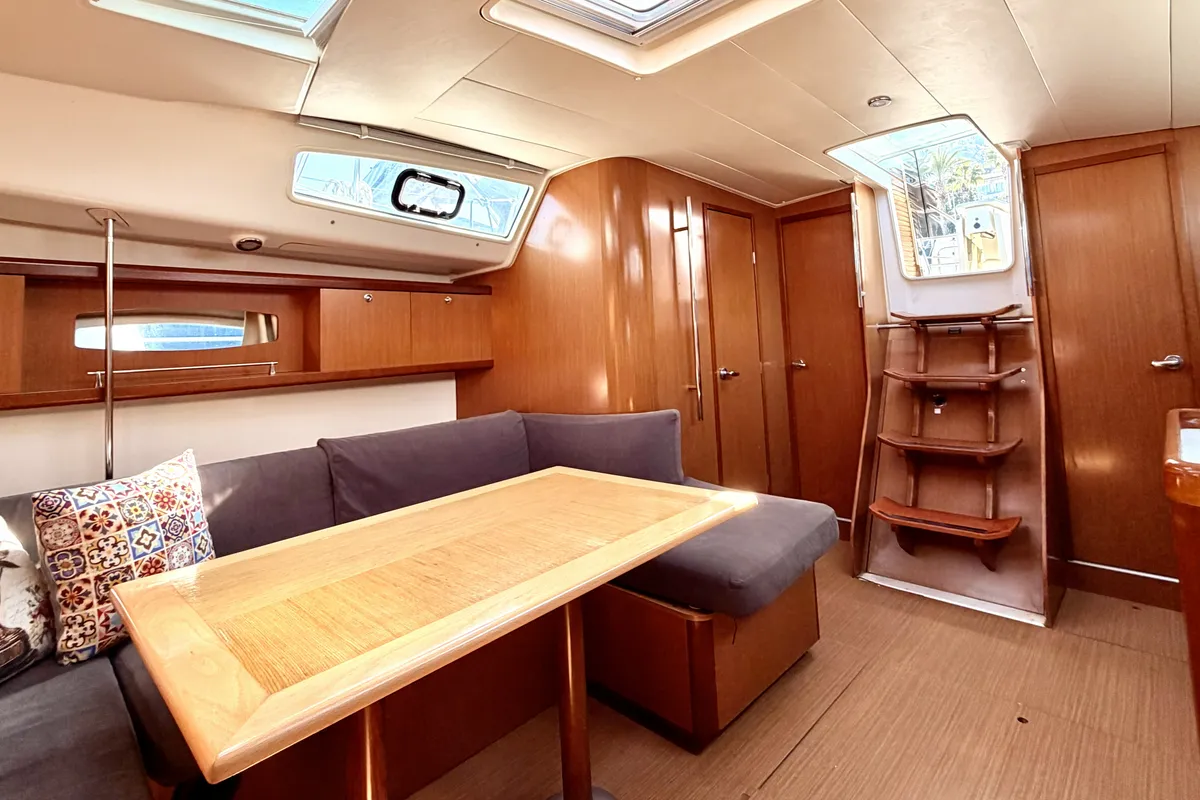Salon of Classic, a Beneteau Oceanis 40 sailboat at Fethiye, Turkey