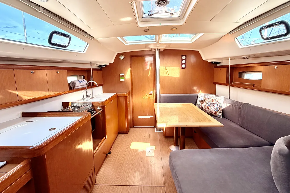 Salon of Classic, a Beneteau Oceanis 40 sailboat at Fethiye, Turkey