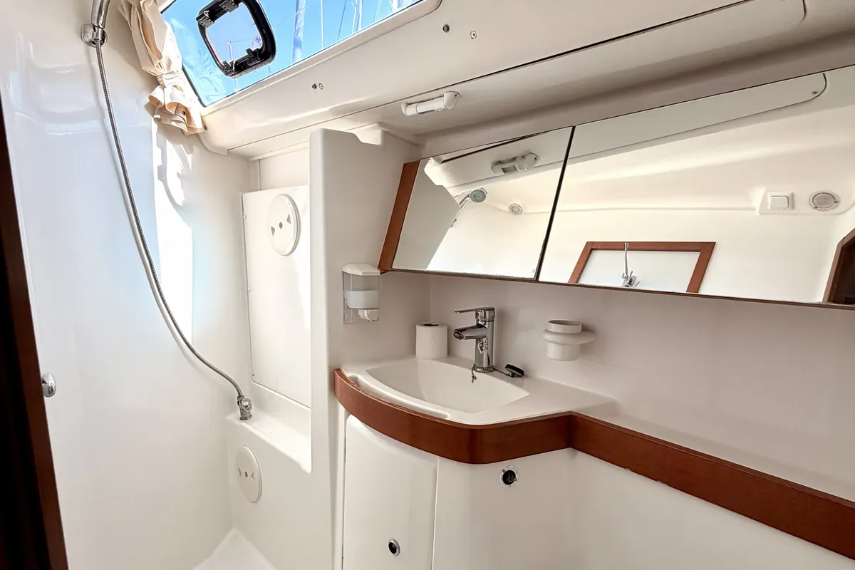 Head on Classic, a Beneteau Oceanis 40 sailboat at Fethiye, Turkey