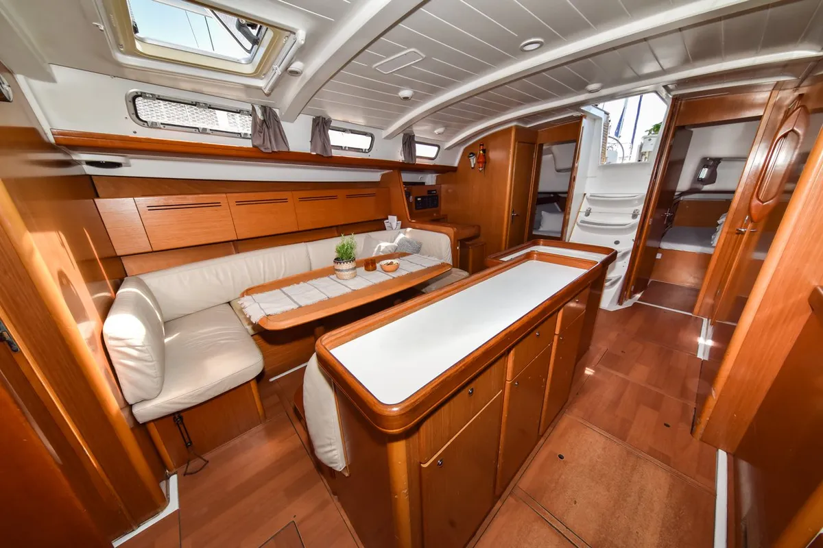 Salon of Papalina, a Beneteau Cyclades 50.5 sailboat at Općina Sukošan, Croatia