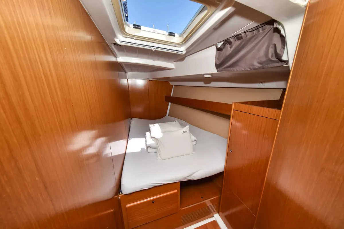 Cabin on Papalina, a Beneteau Cyclades 50.5 sailboat at Općina Sukošan, Croatia