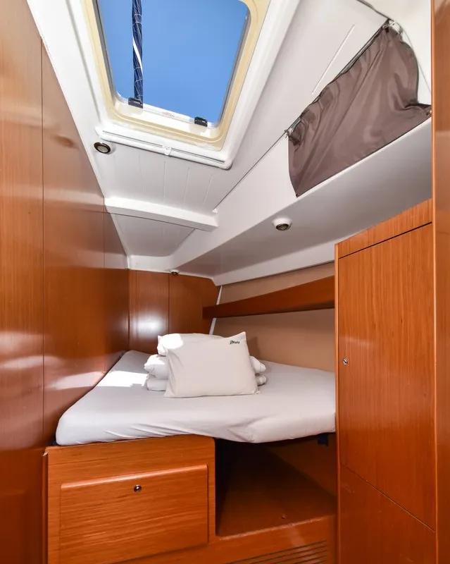 Cabin on Papalina, a Beneteau Cyclades 50.5 sailboat at Općina Sukošan, Croatia