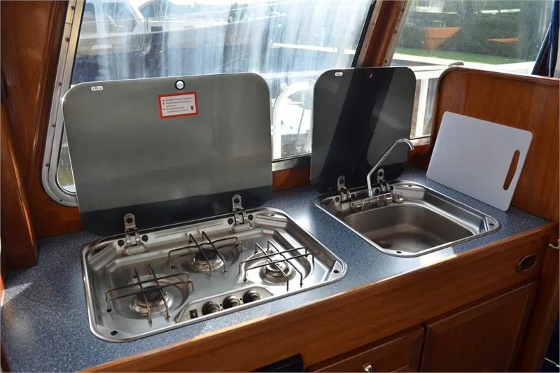 Galley of Tessa, a De Drait Monty Bank Trawler 9.5 motorboat at Woudsend, Netherlands