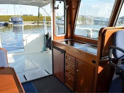 Galley of Tessa, a De Drait Monty Bank Trawler 9.5 motorboat at Woudsend, Netherlands
