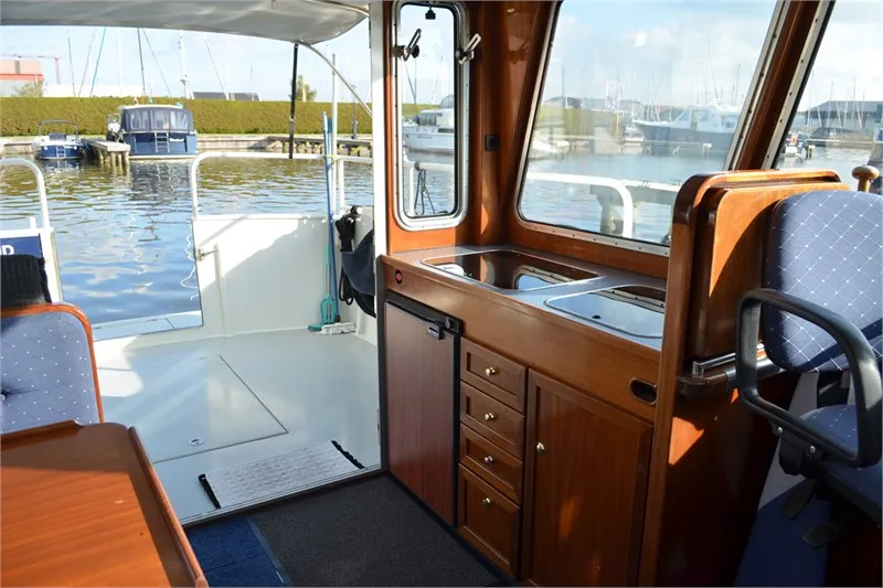 Galley of Tessa, a De Drait Monty Bank Trawler 9.5 motorboat at Woudsend, Netherlands