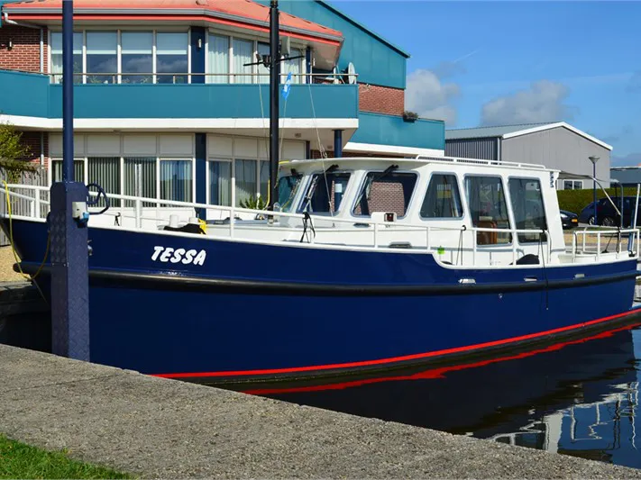 Exterior view of Tessa, a De Drait Monty Bank Trawler 9.5 motorboat at Woudsend, Netherlands
